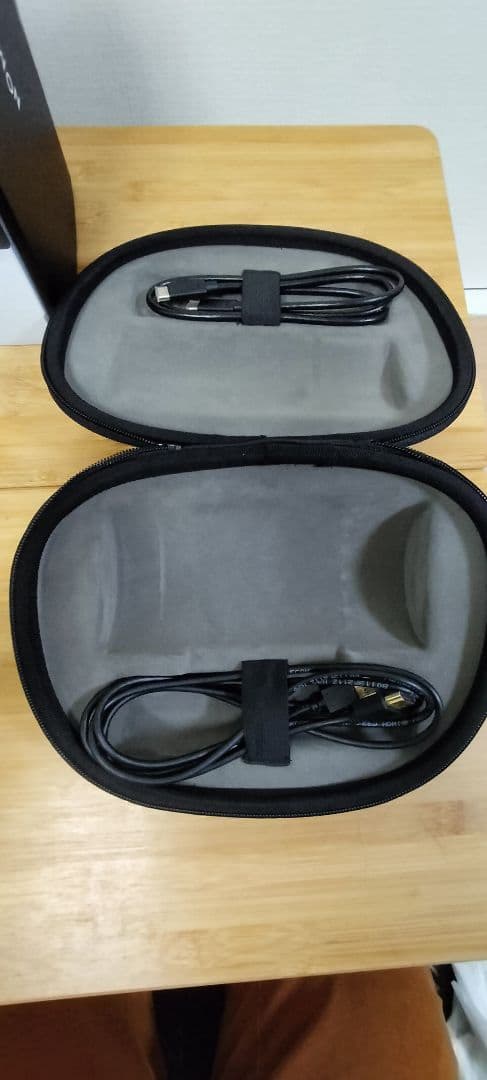 R150 プロジェクター 本体 + リモコン + 収納ケース　NOMADIC