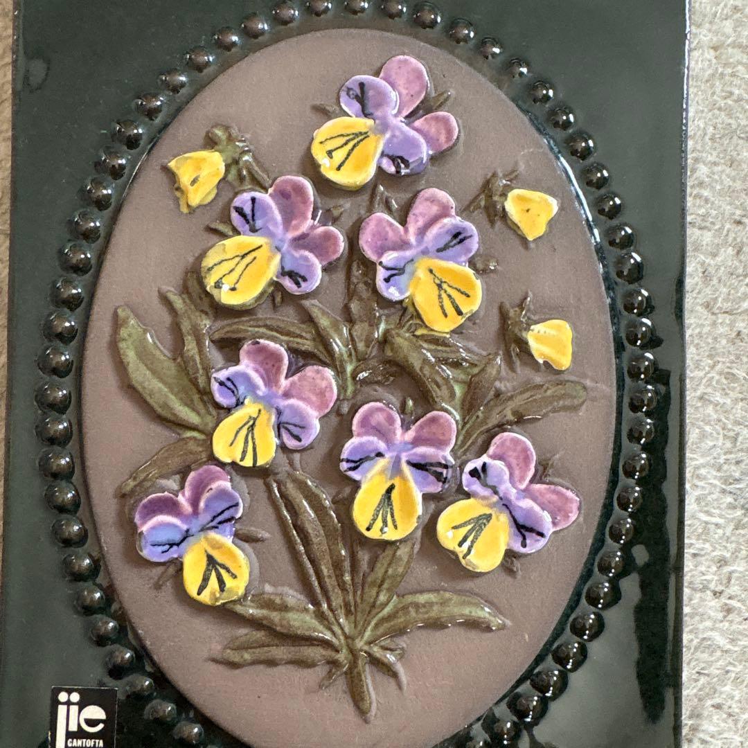 ジィガントフタ社　ビオラの陶板