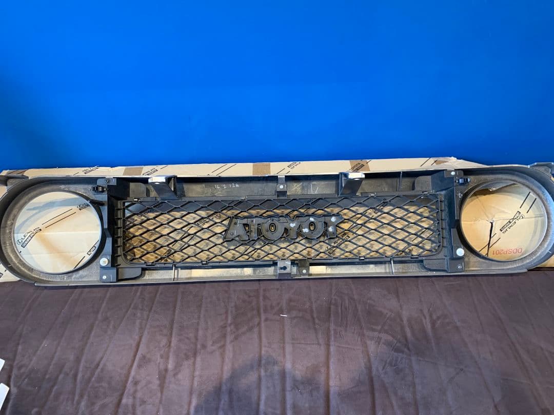 トヨタ FJクルーザー 純正フロントグリル