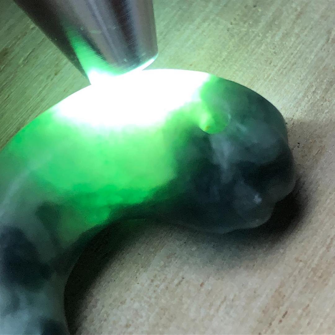 勾玉 翡翠　ヒスイ　糸魚川　翡翠　ケース付き