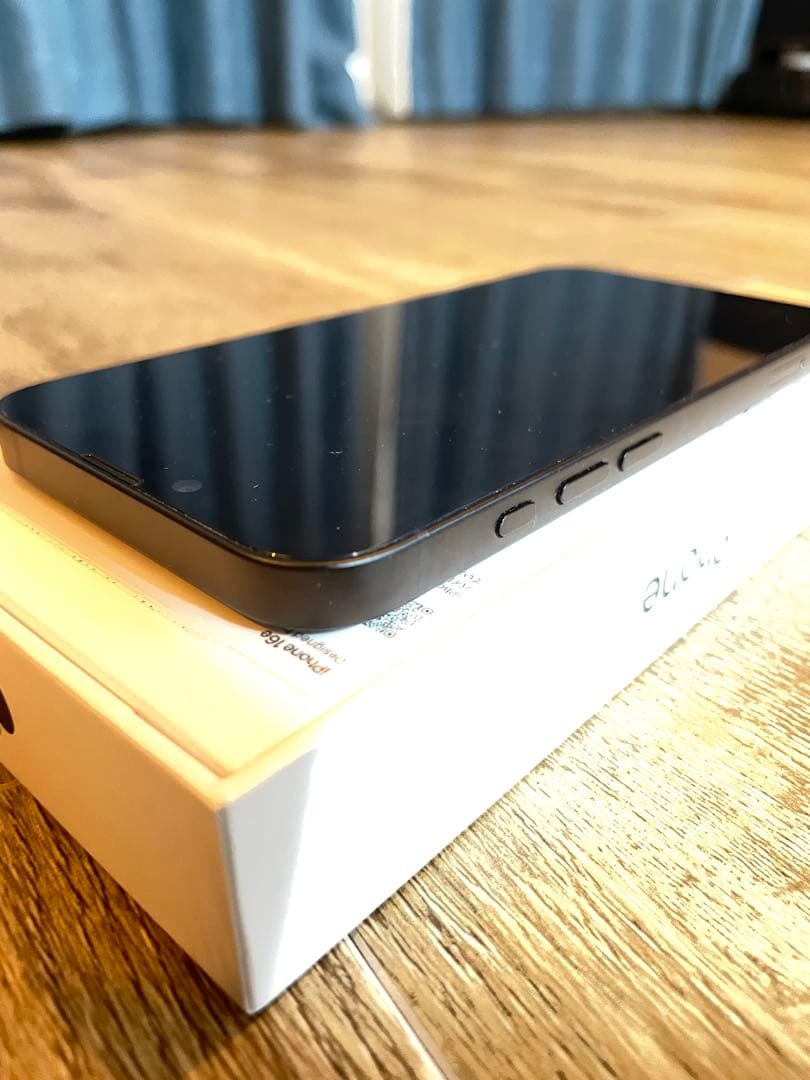 [超美品]　Apple iPhone 16eブラック 本体 充電ケーブル付き