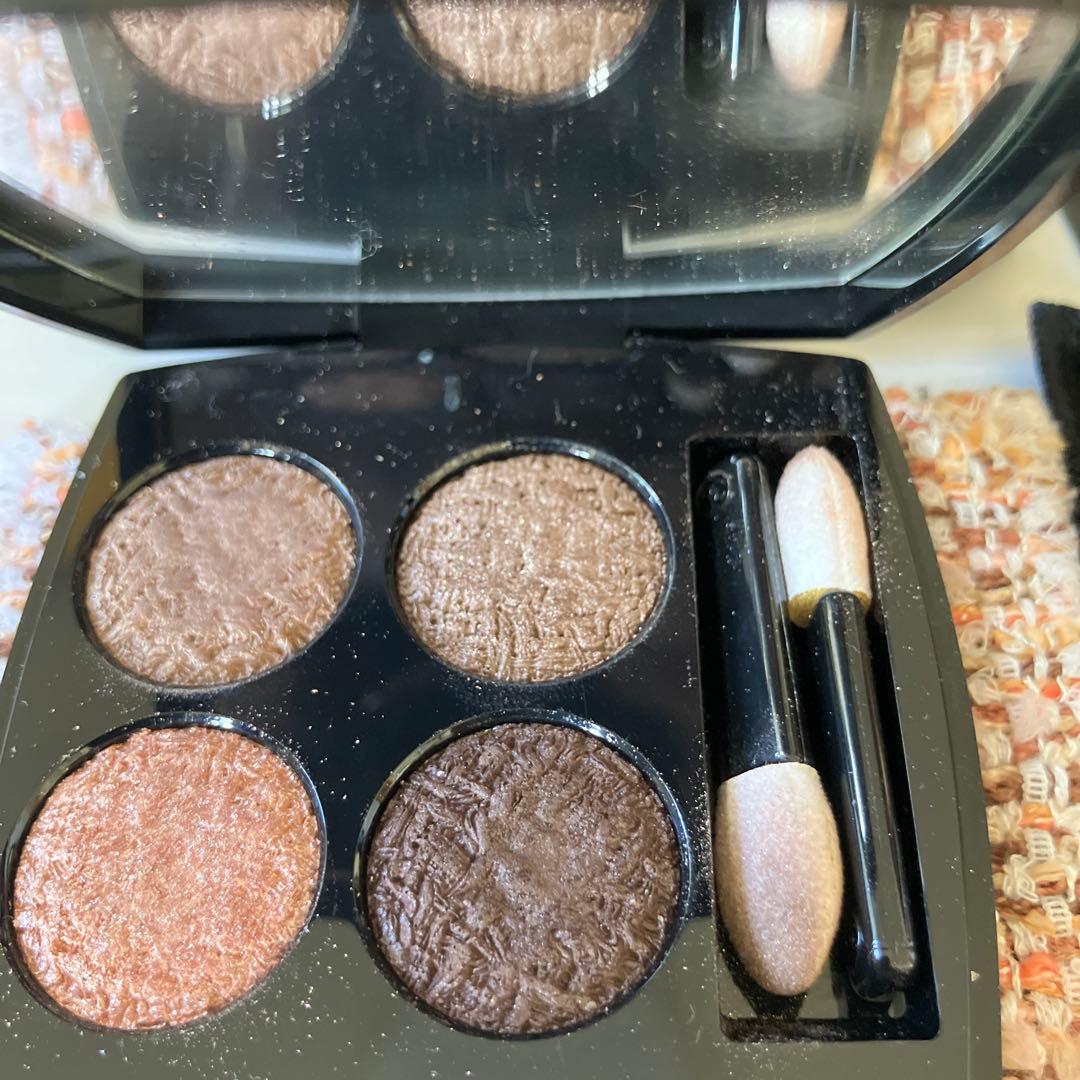 シャネルアイシャドウ、フェイスパウダー、ポーチまとめ売り