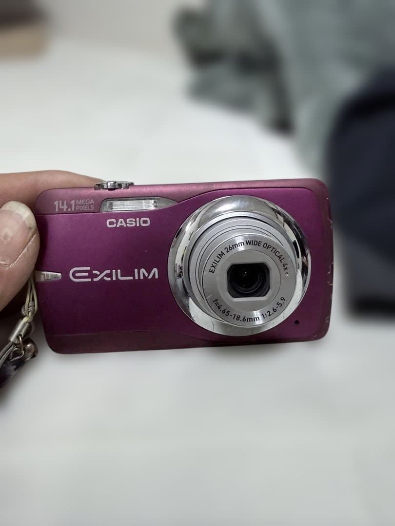 CASIO EXILIM 14.1メガピクセル コンパクトデジタルカメラ