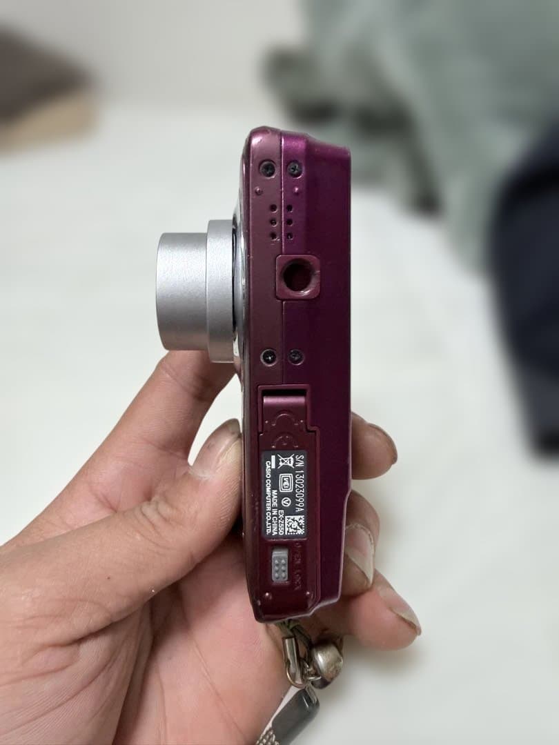 CASIO EXILIM 14.1メガピクセル コンパクトデジタルカメラ