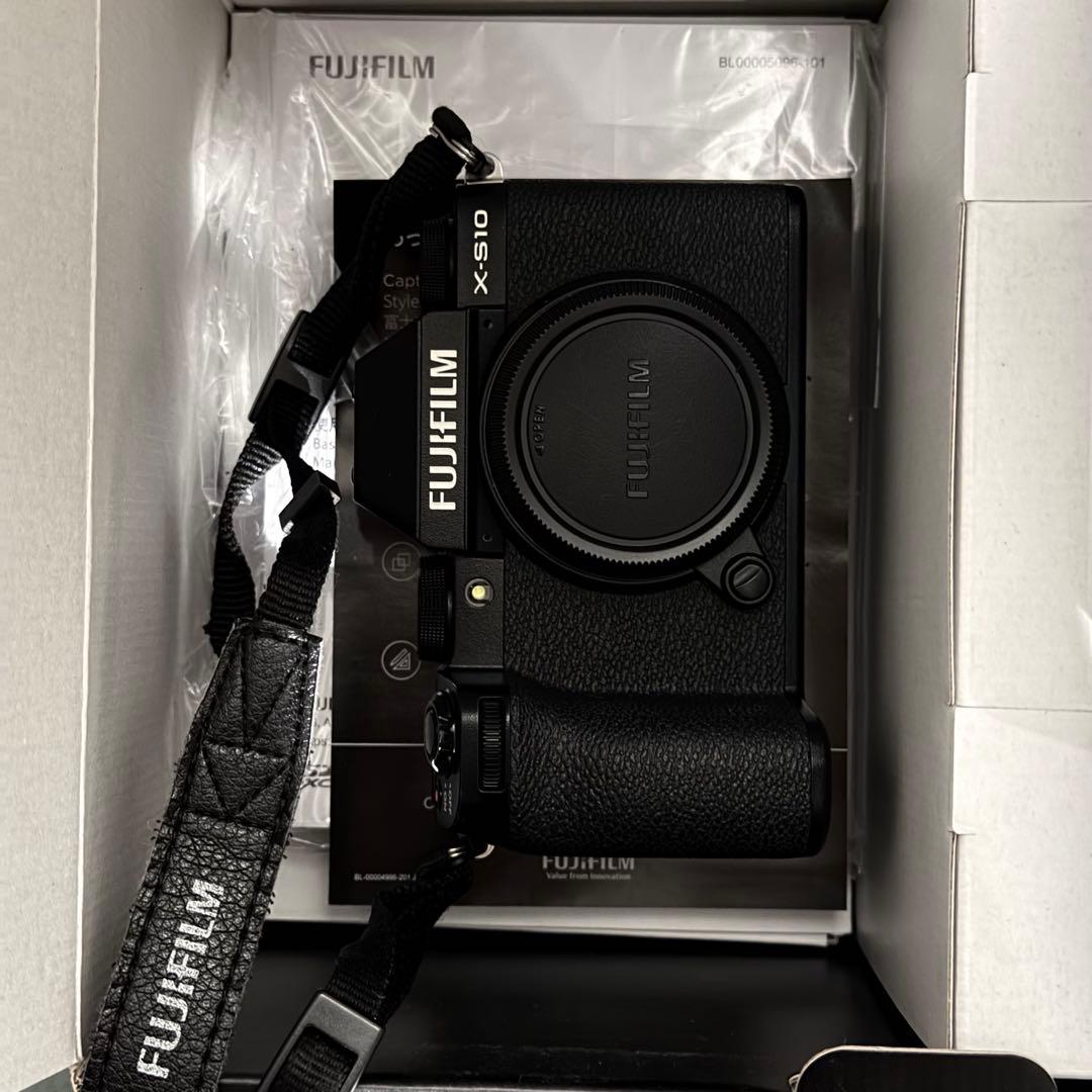 【美品】FUJIFILM XS10 ボディ 女性使用 液晶フィルム付 付属品完備