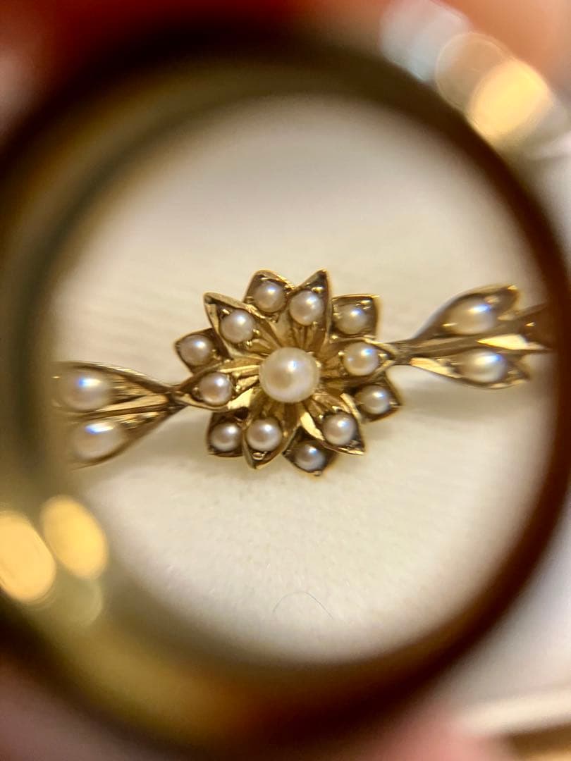 アンティーク9K＊1900年頃イギリス＊シードパールのお花がかわいいブローチです