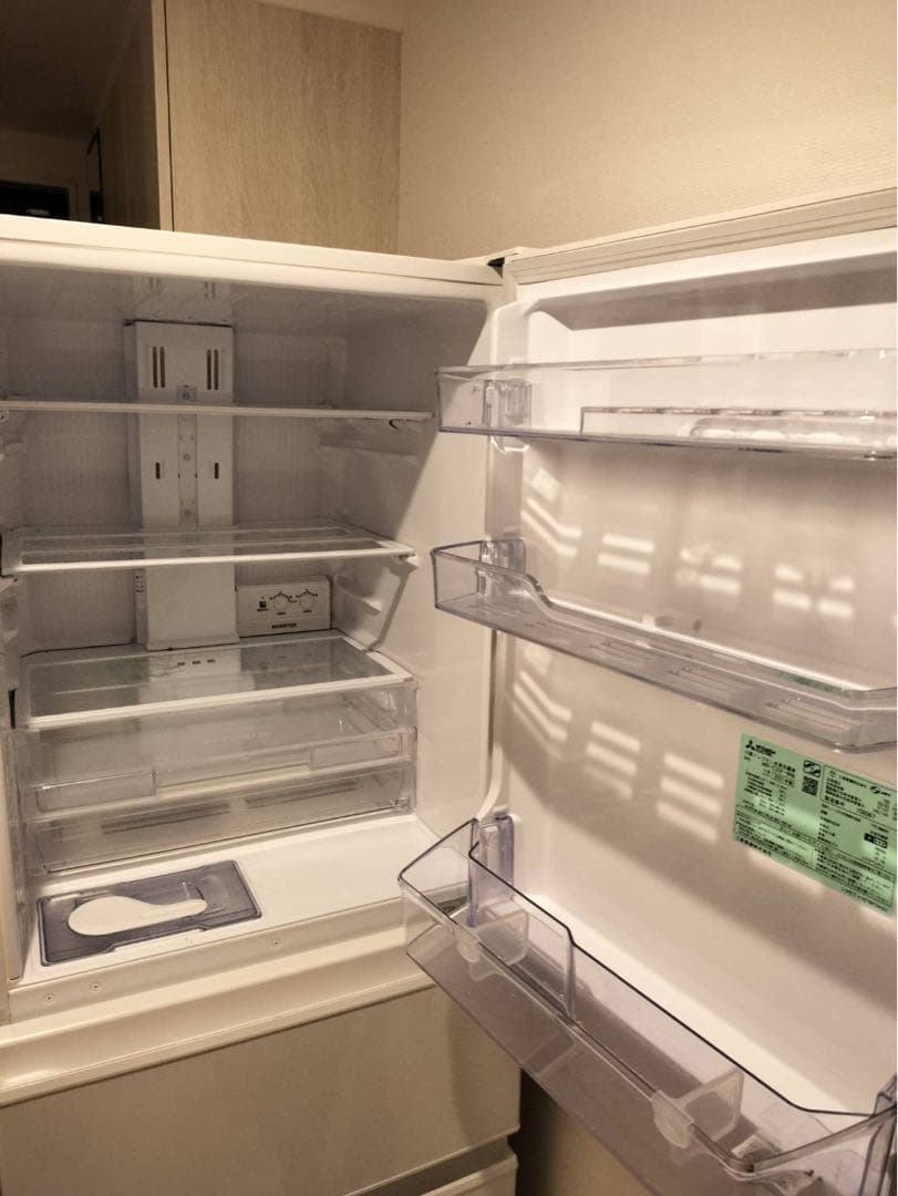 冷凍冷蔵庫　製氷機能付き　2021年製　三菱電機　330L MR-C33F-W