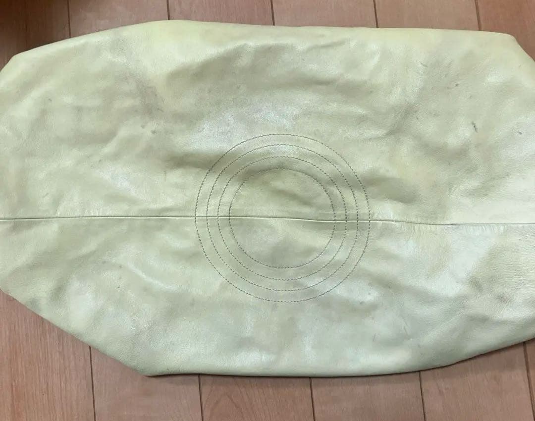 ゆな LOEWE ナッパアイレ イエローとベージュのバッグ 限定カラー