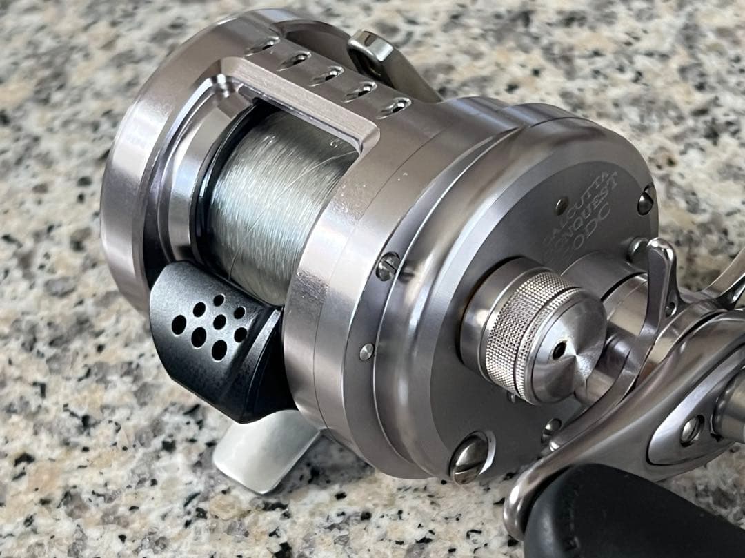 シマノ / SHIMANO ● 11 カルカッタコンクエスト50DC ハイギア