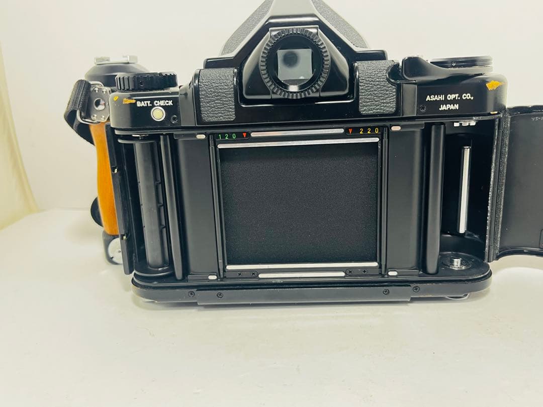 【完動品】ASAHI PENTAX 6×7 木製グリップ　ストラップ付き