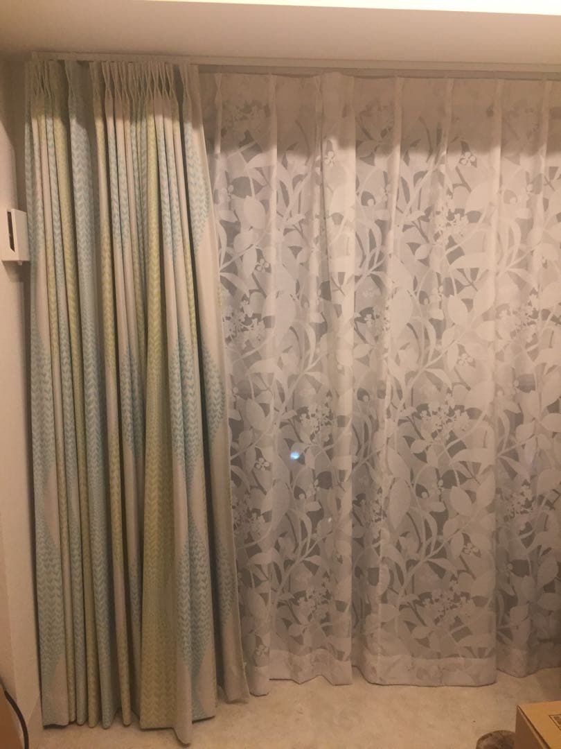 びっくりカーテン 北欧デザイン 遮光2級 ヌップグリーン