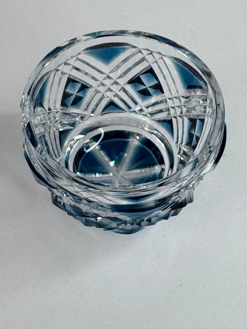 薩摩切子　藍色切子　八角籠目文　グラデーションが美しい切子です。N0004