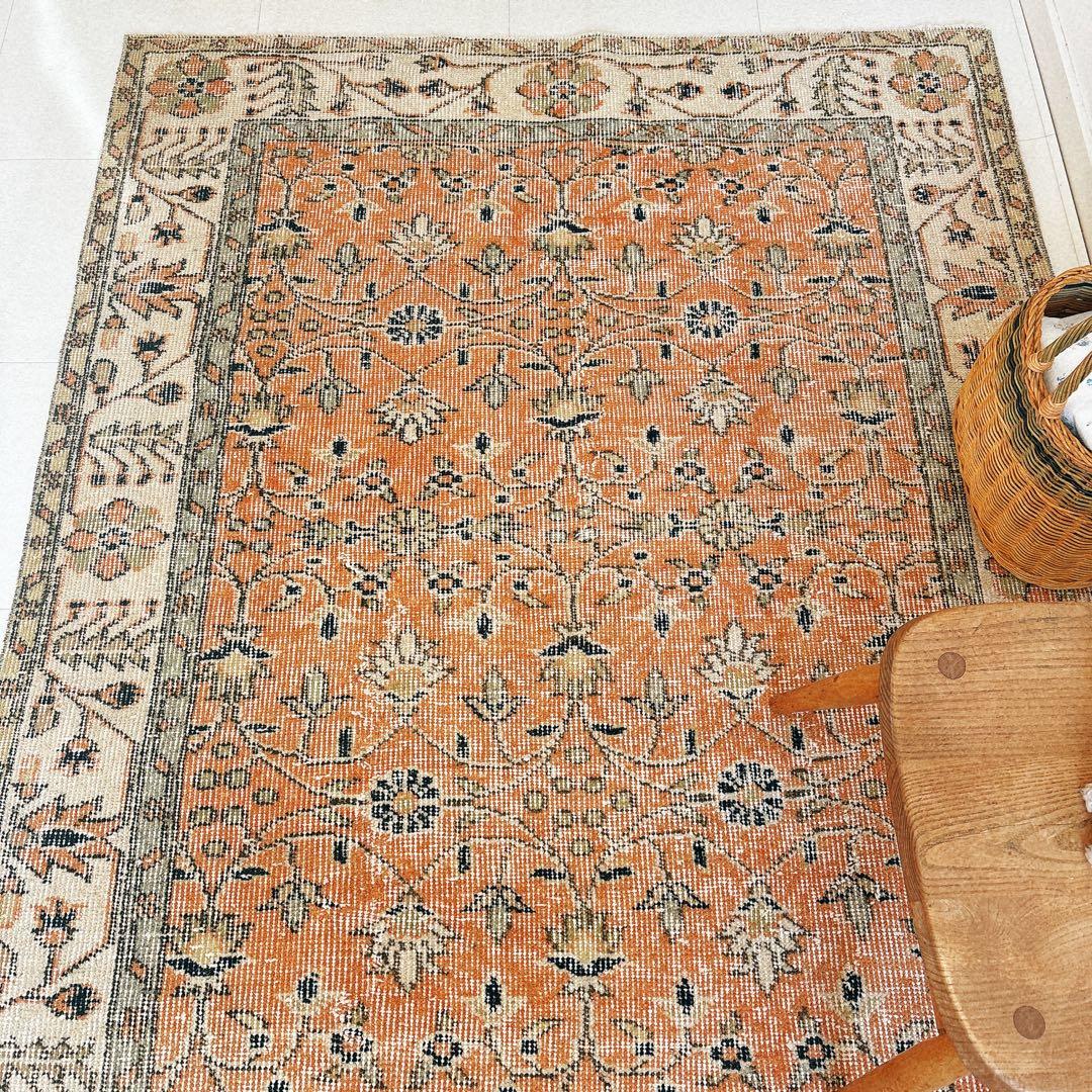トルコ　ヴィンテージラグ　オレンジ　フローラル