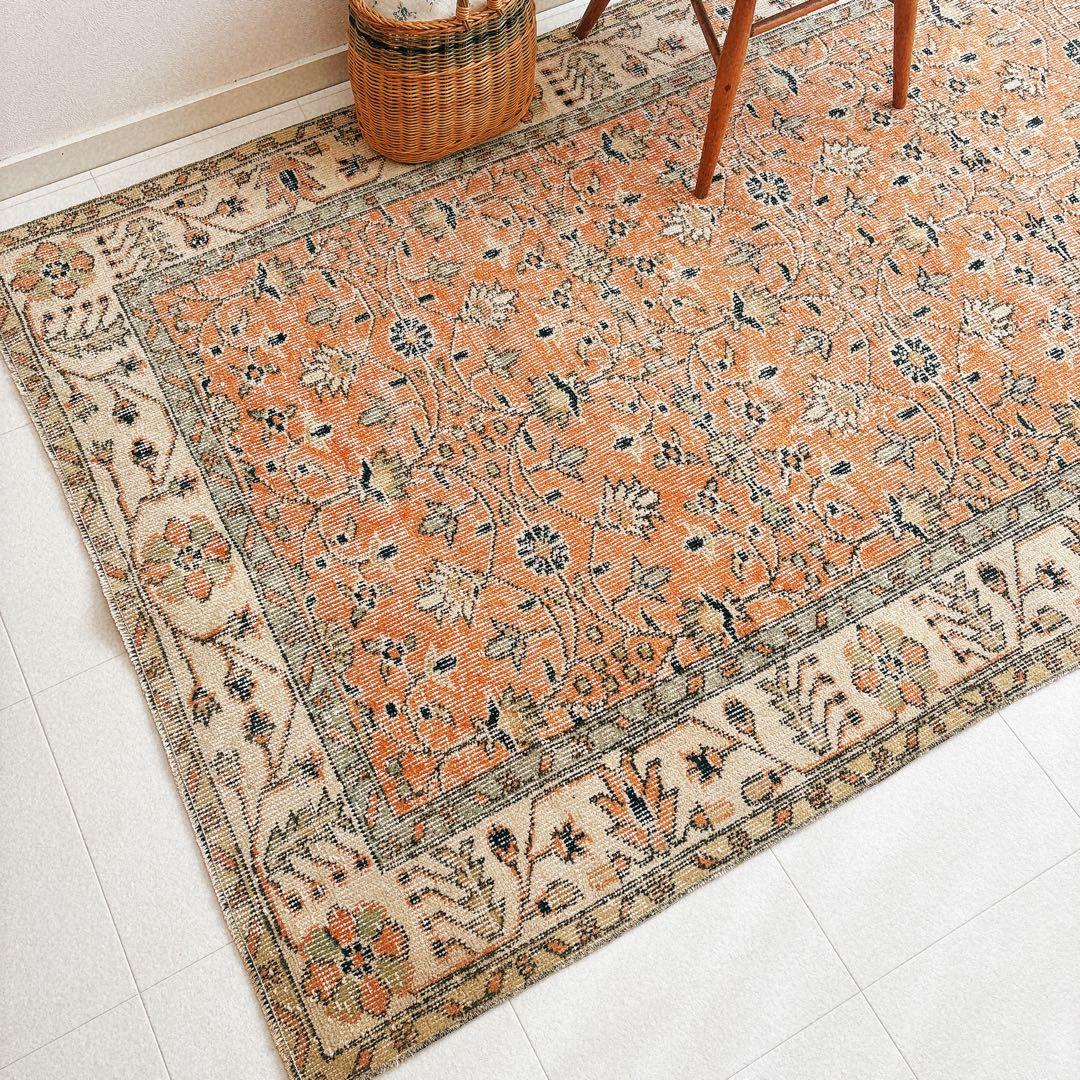 トルコ　ヴィンテージラグ　オレンジ　フローラル