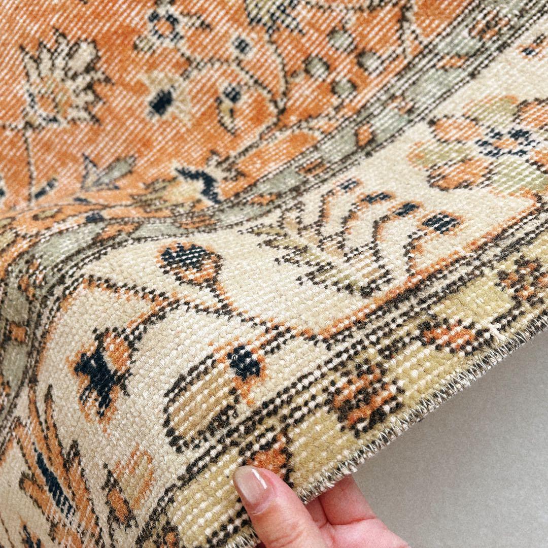 トルコ　ヴィンテージラグ　オレンジ　フローラル