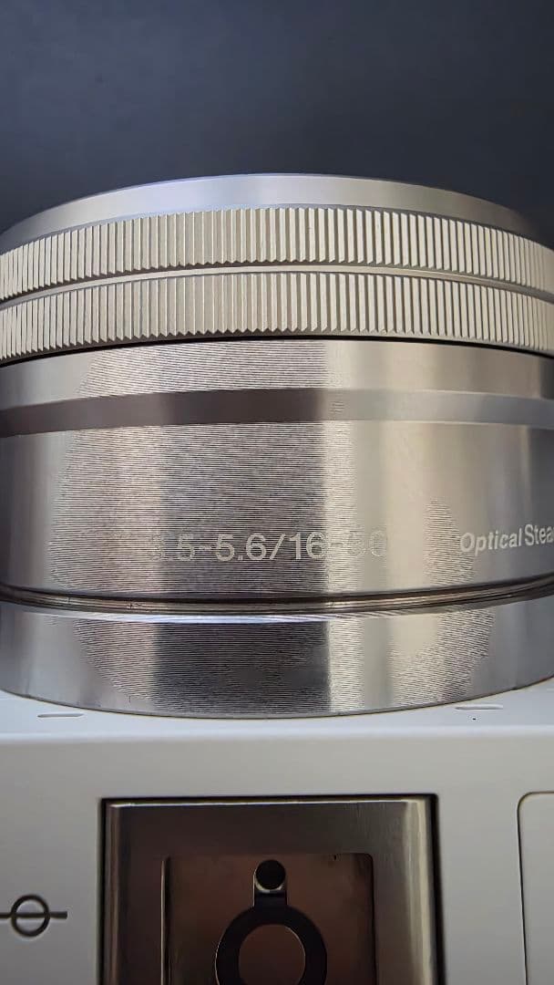 ソニー　α6000(ホワイト)（レンズ付き）（ケースおまけ）