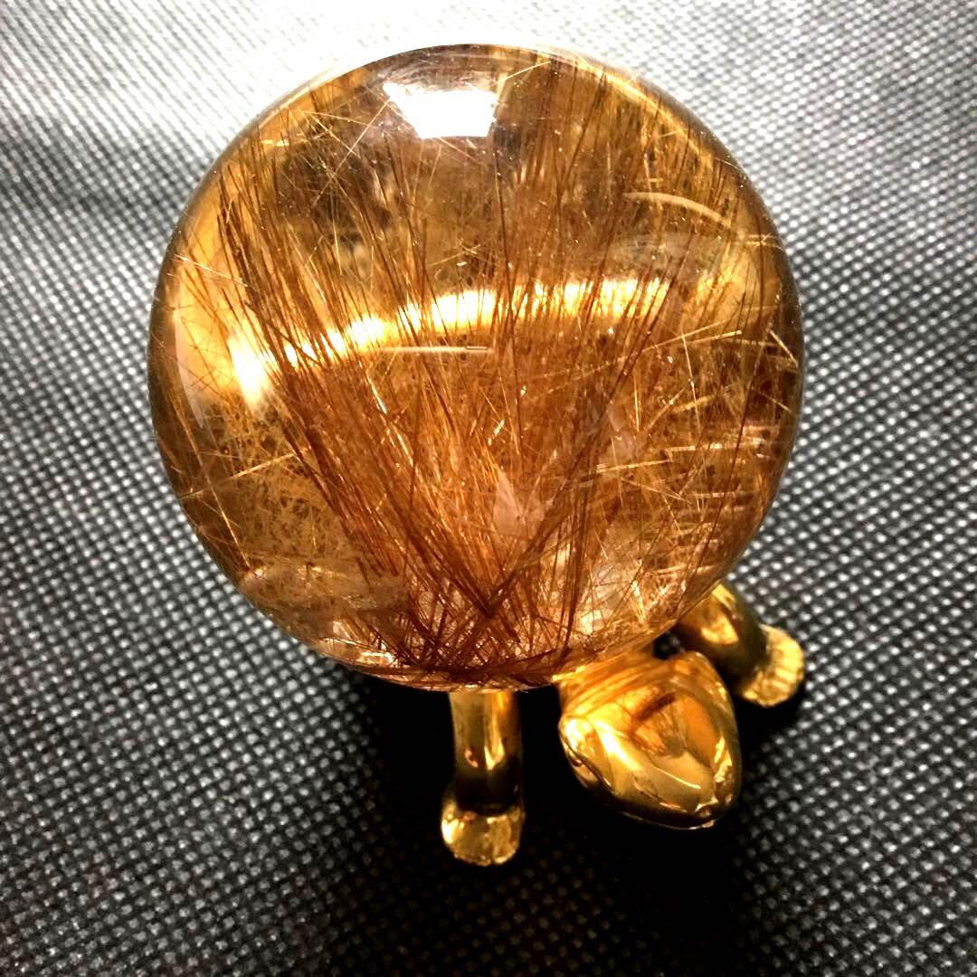 ゴールドルチルクォーツ置物　丸玉　ブラジル産　直経約4.83cm 重さ約160g