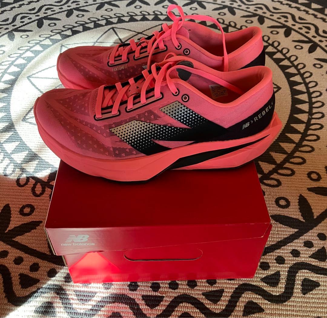 本日限定値下　希少New balance FuelCell Rebel v4