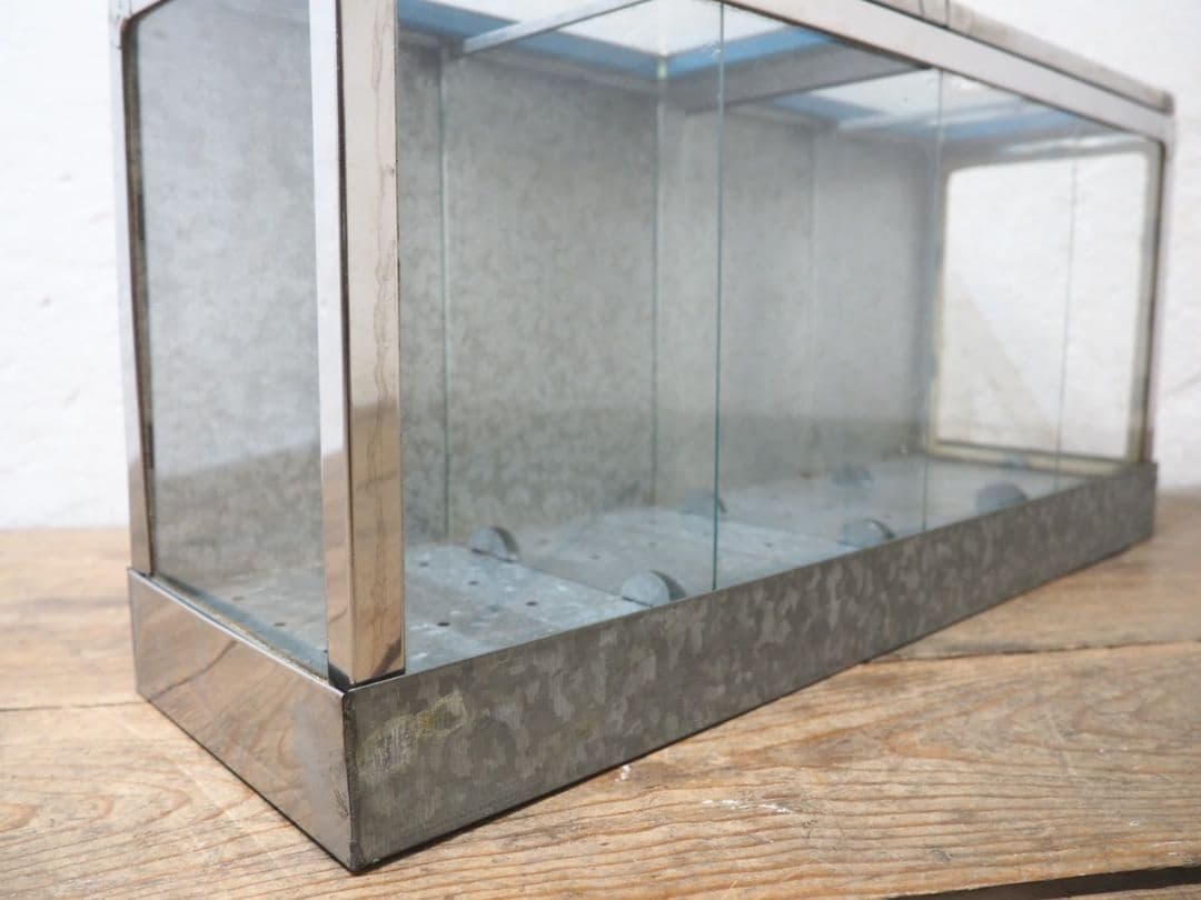 1325 昭和レトロなブリキのガラスケース　飾り棚　駄菓子屋　陳列棚　ビンテージ