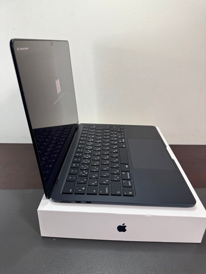 MacBook Air M3 13インチ、2024年モデル。（不良品）