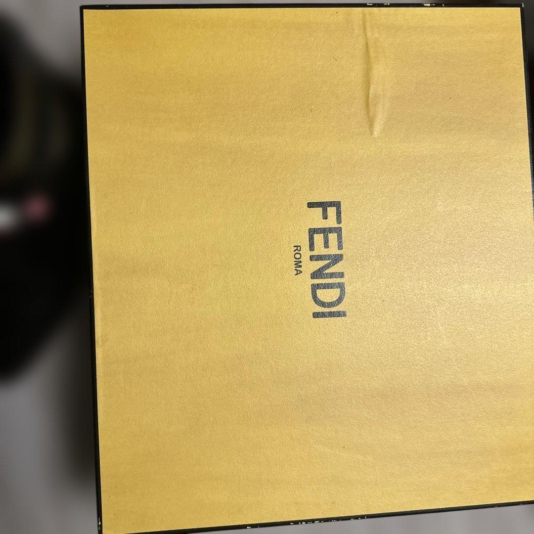 FENDI ブラックレザーショートブーツ　 スタッズ付き