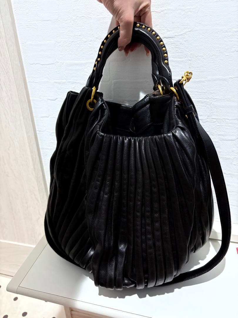 miu miu ブラック ハンドバッグ