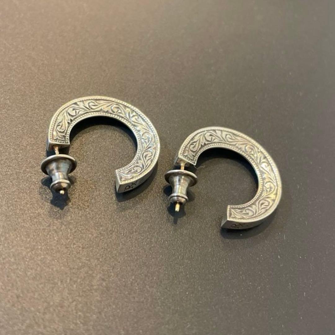 アクセサリー ANTIDOTE BUYERS CLUB Engraved Triangle