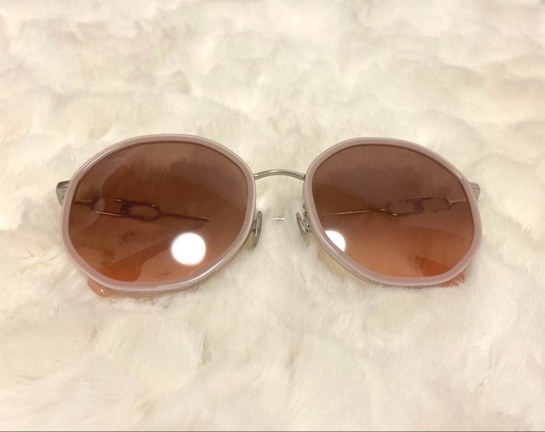 Burberry サングラス　ピンク　佐藤ノア