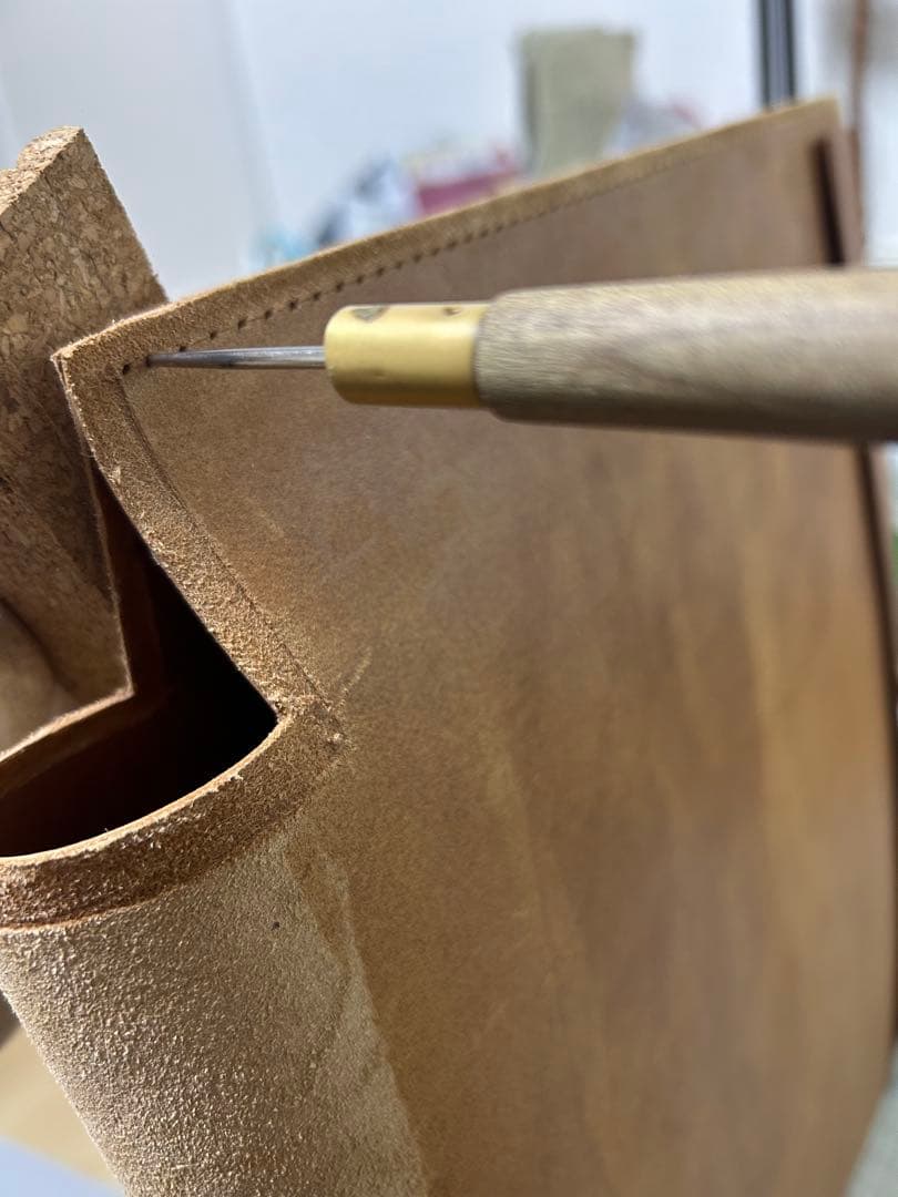 総手縫い　トートバッグ　ハンドル長め　男性にもおすすめ　フルタンニン　ヌメ革