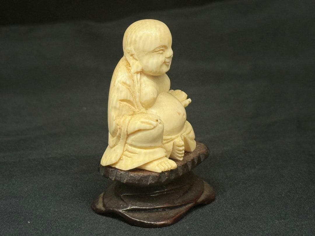 極上　中国　彌勒 台付　重さ約28g 送料込み251027