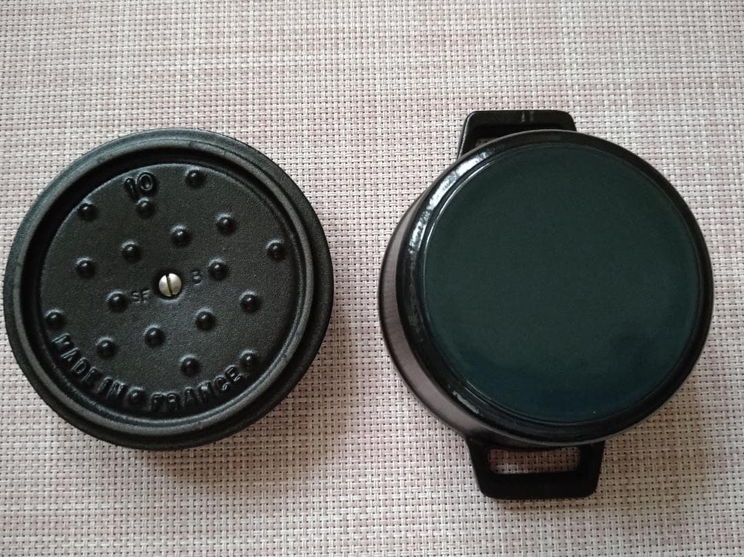 Staub　ピコ・ココット　10cm　３個とスタンドのセット