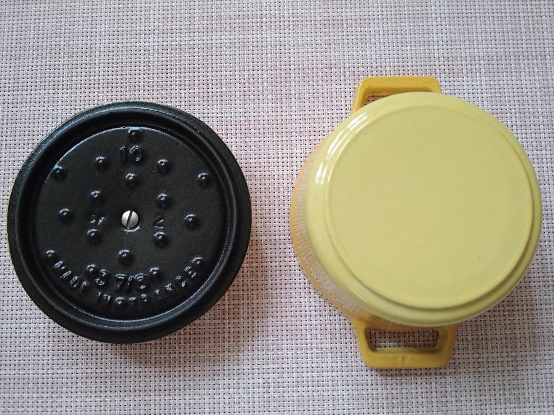 Staub　ピコ・ココット　10cm　３個とスタンドのセット