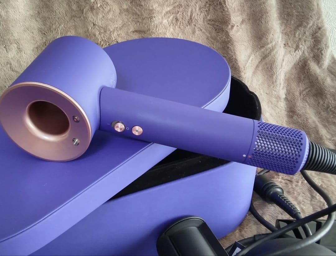 ダイソンヘアドライヤー　dyson supersonic ionic HD08