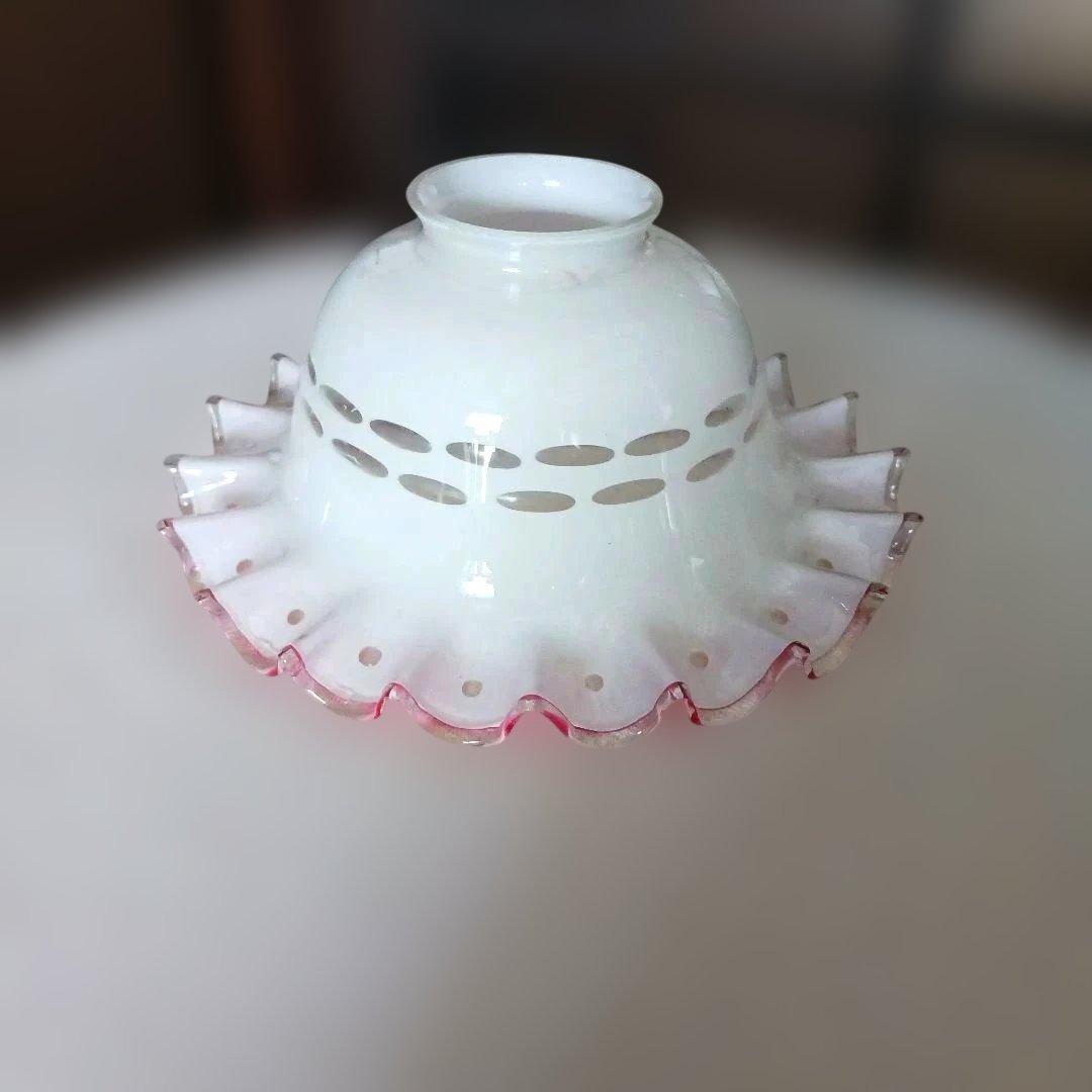 ピンクフリルガラスシェード　アンティーク