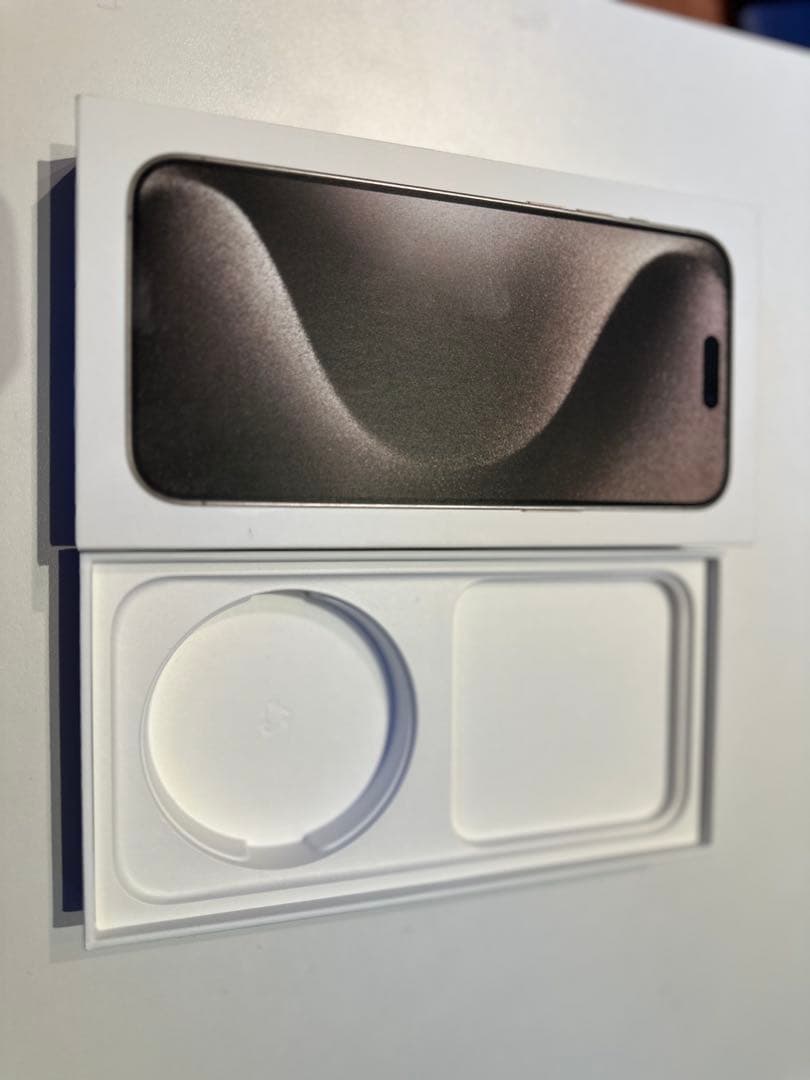 iPhone 15 pro max 256GB 箱有り　ひび割れあり