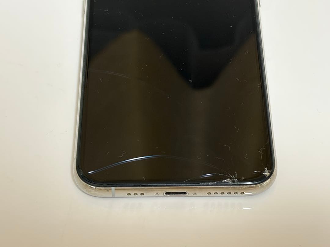 津*田様 Apple iPhone XS シルバー 画面傷あり