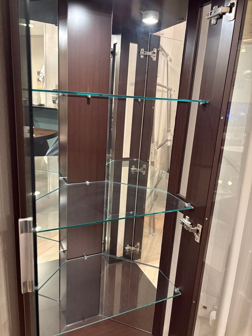 n*k様 ガラス棚　ショーケース棚　4段　照明付き