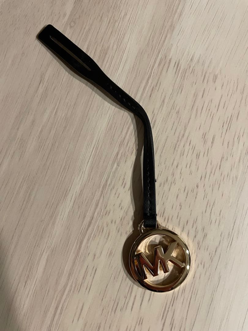 Michael Kors SHEILA センタージップ サッチェル ミディアム黒