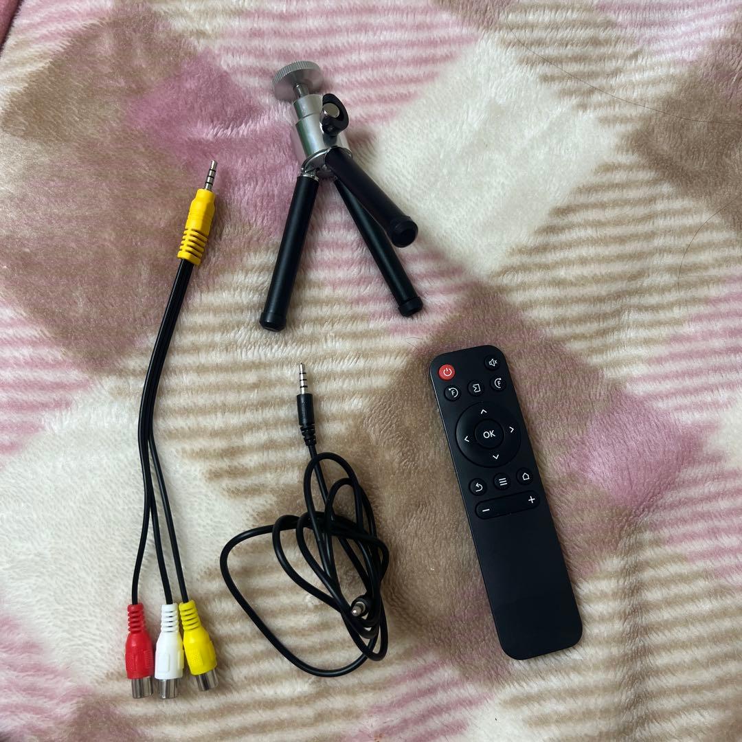 WIMIUS ミニプロジェクター本体 リモコン付き