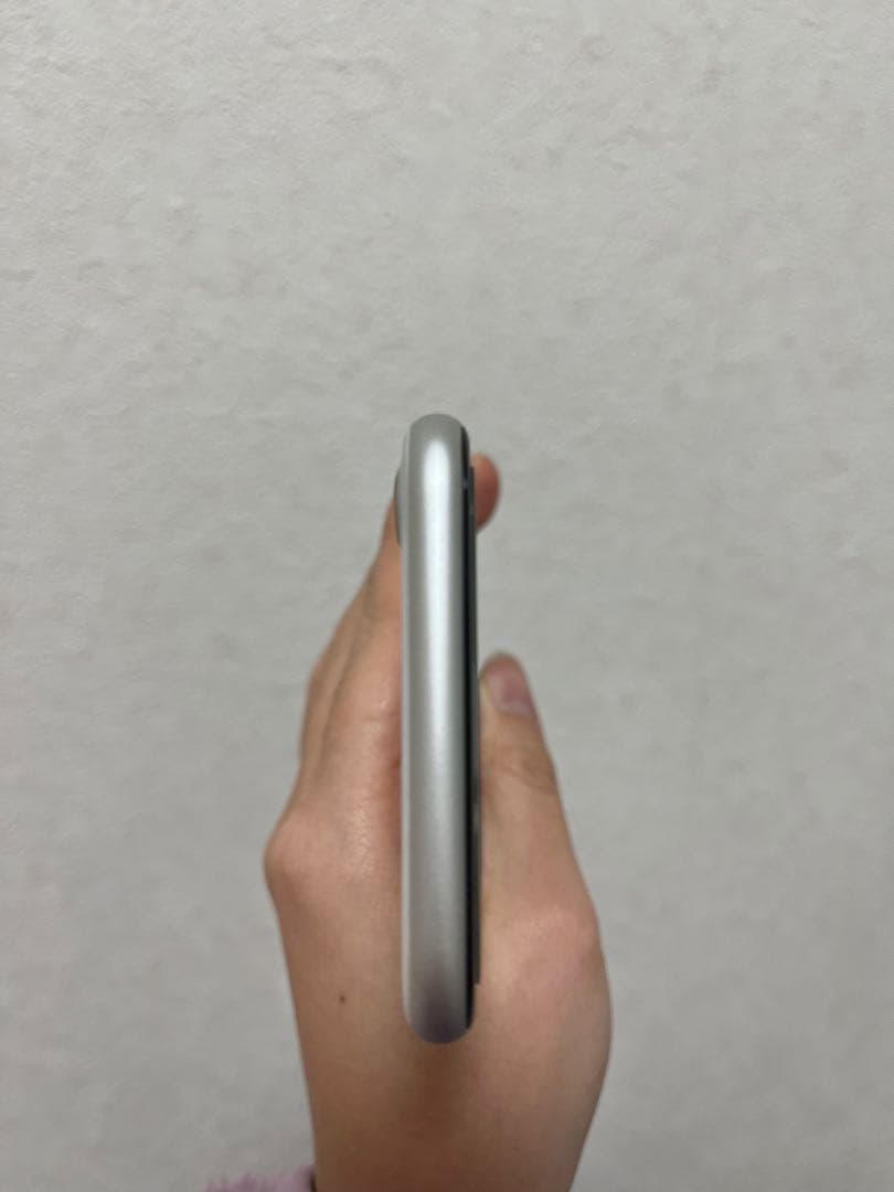 Apple iPhone SE (第2世代) ホワイト 本体【バッテリー92%】