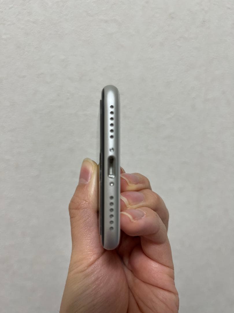 Apple iPhone SE (第2世代) ホワイト 本体【バッテリー92%】