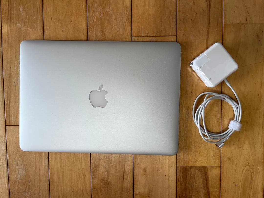 バッテリー交換済 MacBook Air 13, i5, 8GB, 256GB