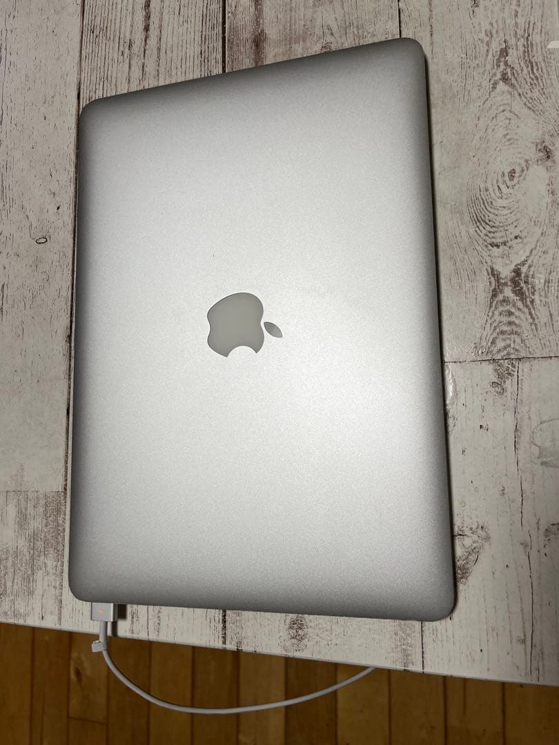 バッテリー交換済 MacBook Air 13, i5, 8GB, 256GB