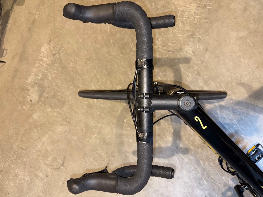 Trek Domane AL2 ロードバイク ブラック/イエロー