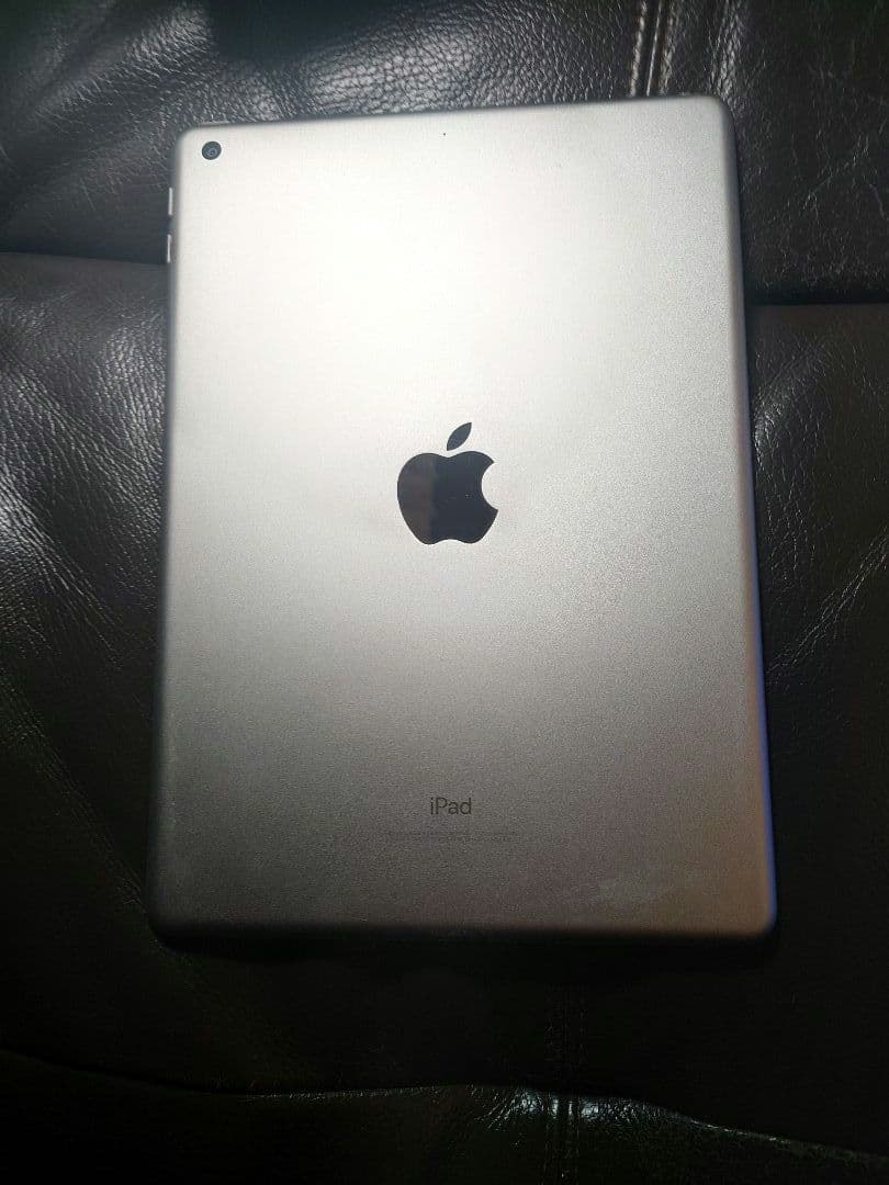 Apple iPad (第6世代) 32GB シルバー　MR7G2J/A