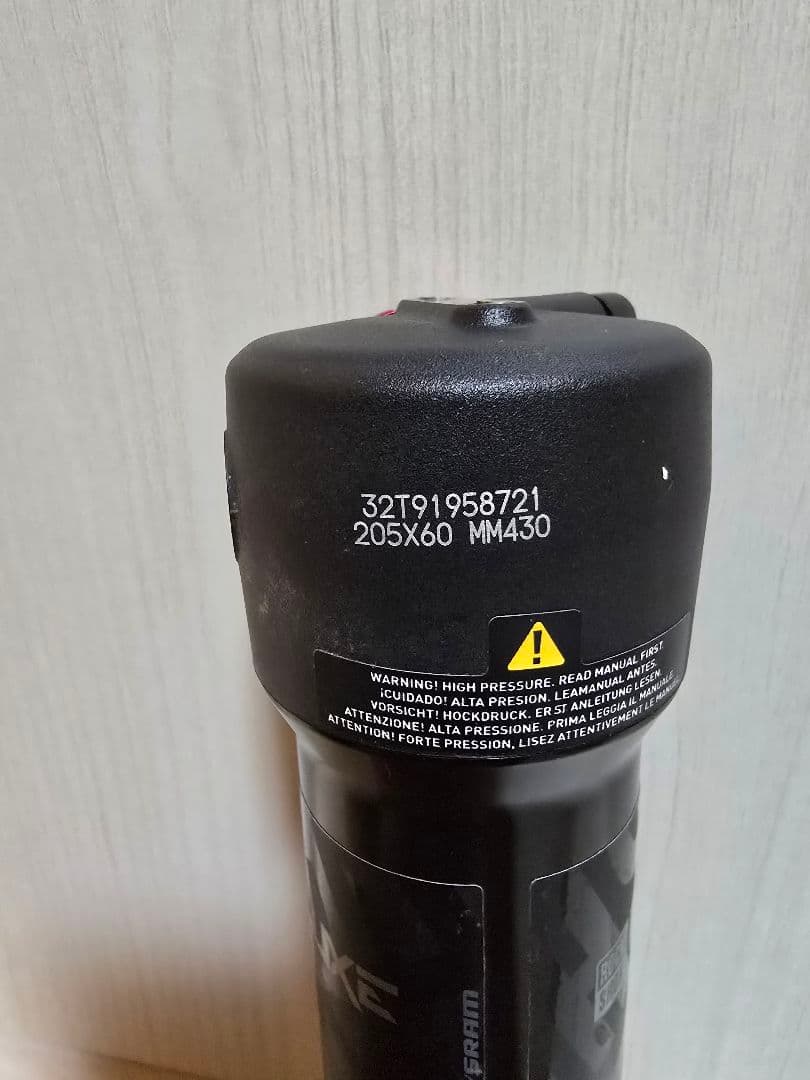 ROCKSHOX DELUXE Select+ リアサス 205×60