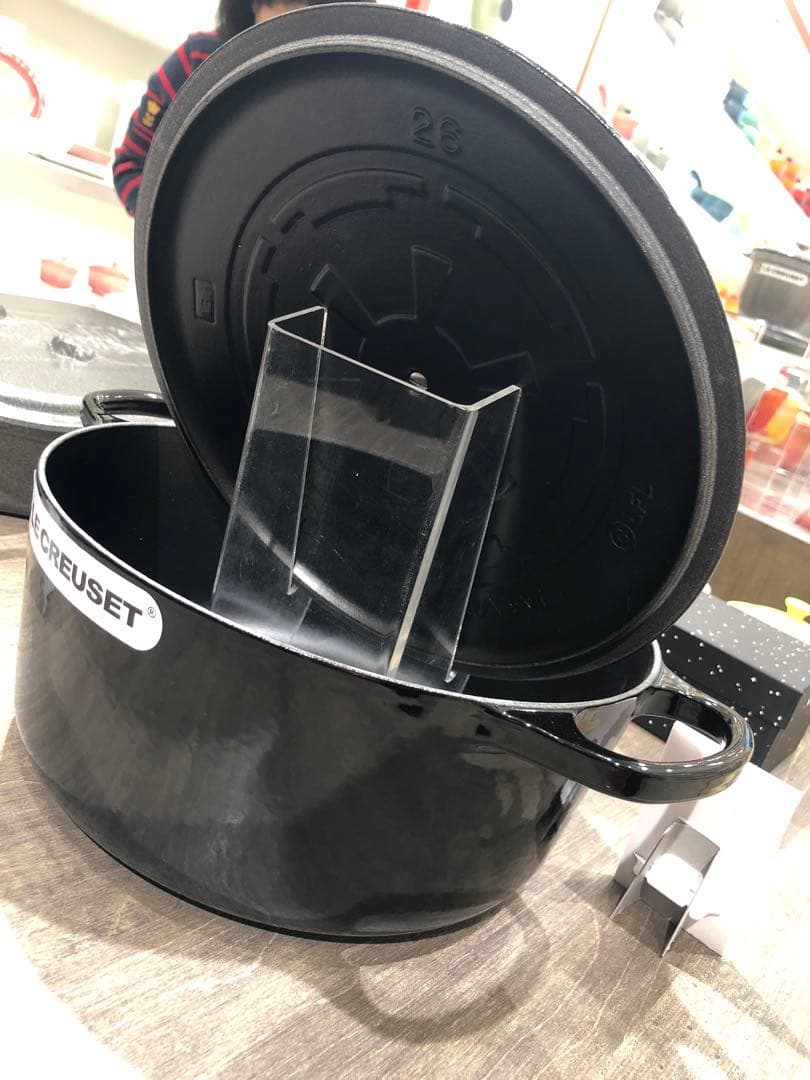 再お値下げ⭐︎ルクルーゼ　スターウォーズ　ココットロンド26cmシャイニーブラック