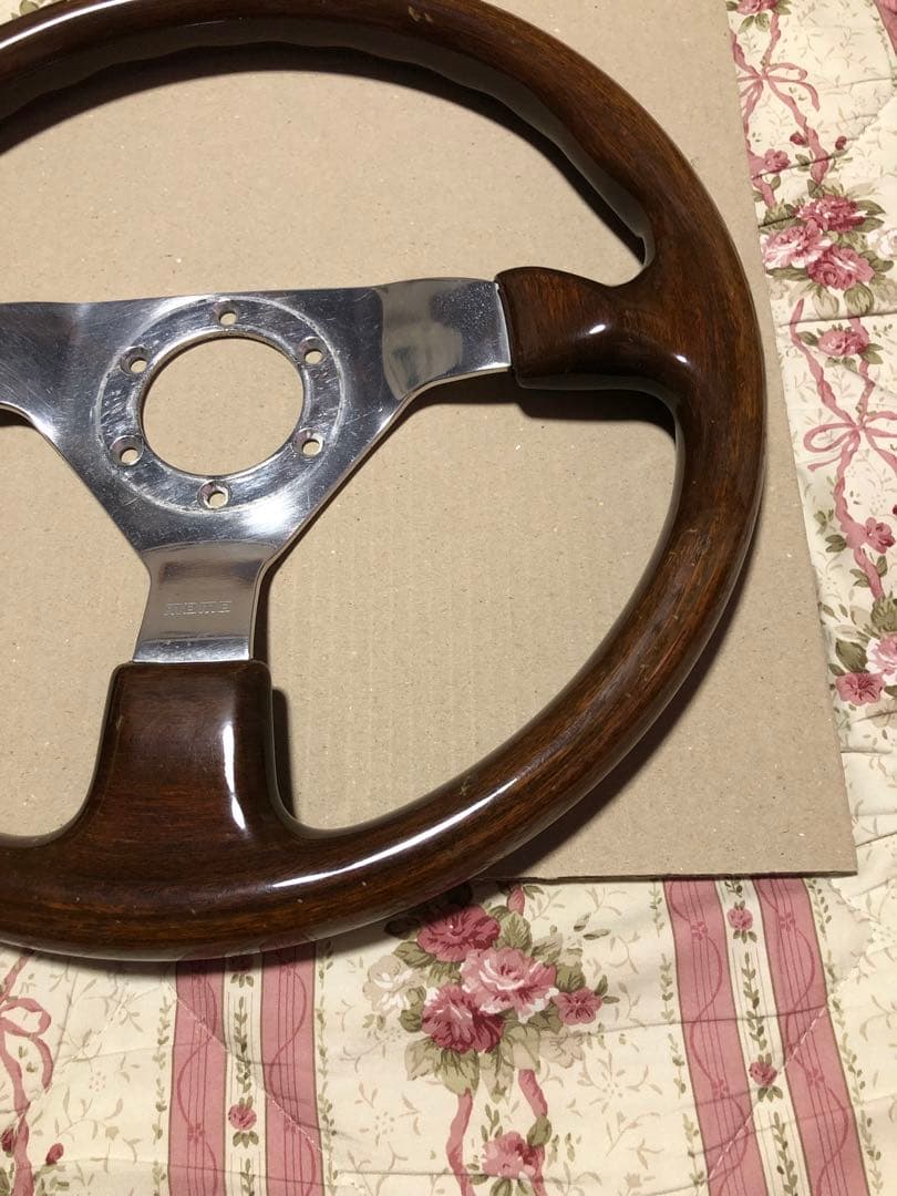 momo ウッドステアリング　中古品