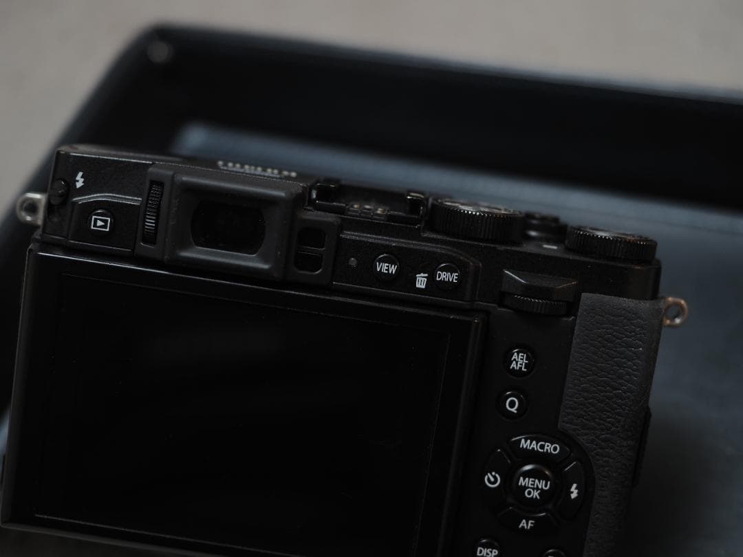 FUJIFILM フジフィルム X30