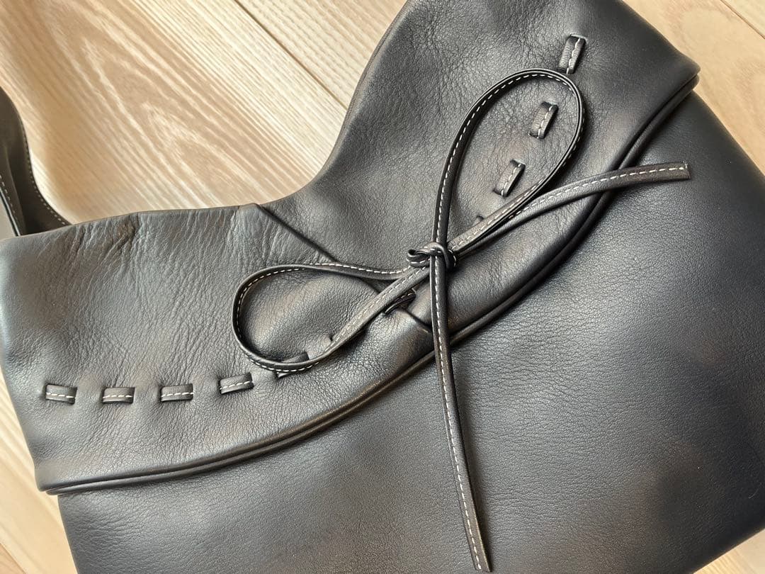 しんちゃんさん専用中古品　キタムラ　リボンバッグ　ネイビー✖️白ステッチ　革